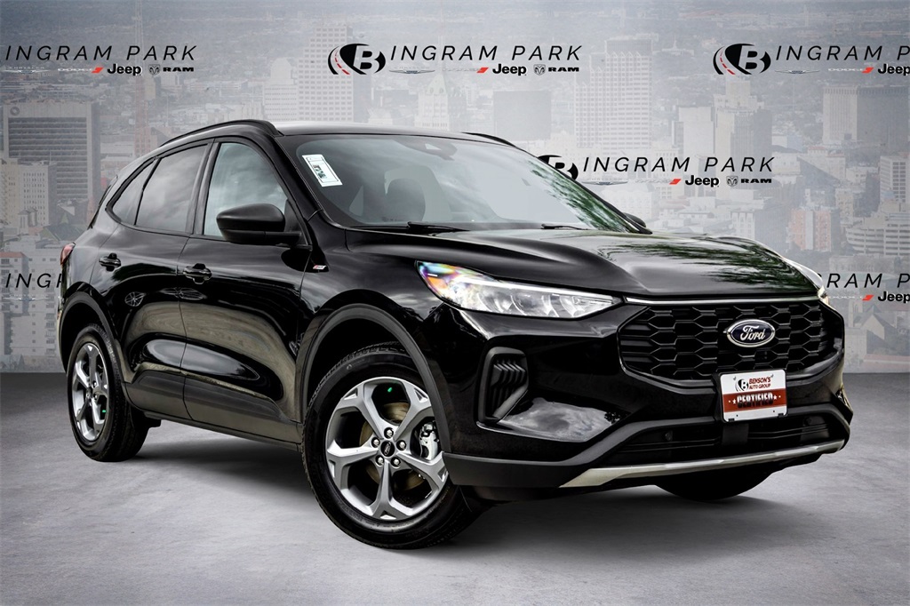 2025 Ford Escape ST-Line's photo