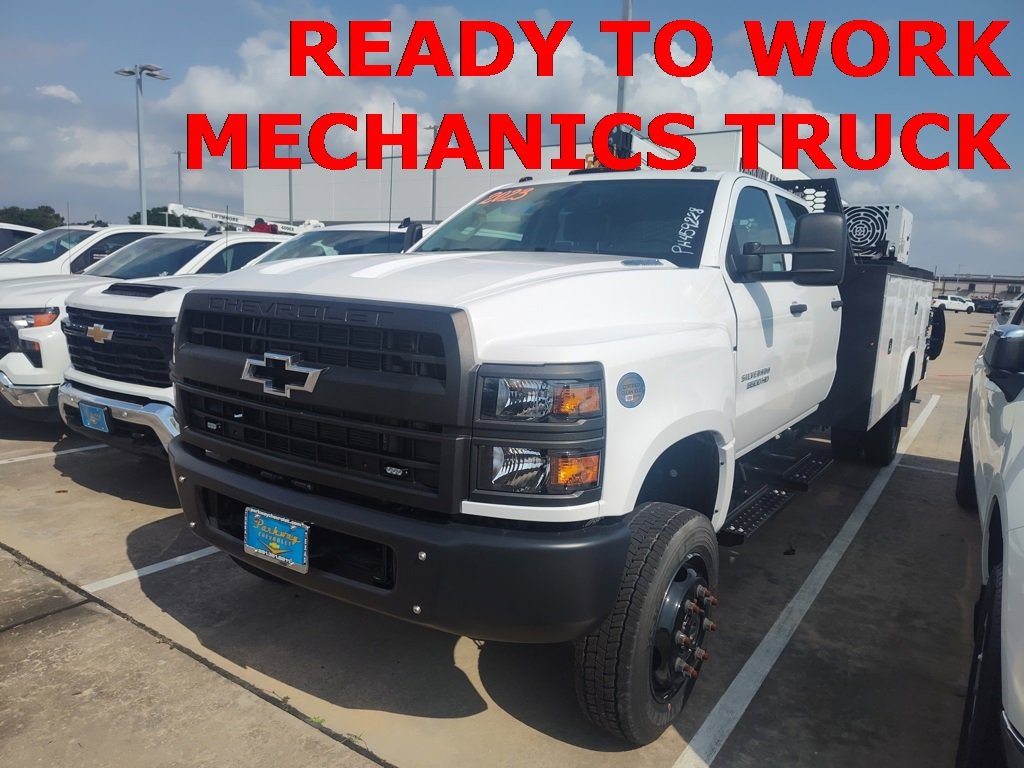 2023 Chevrolet Silverado 6500HD Work Truck photo 2