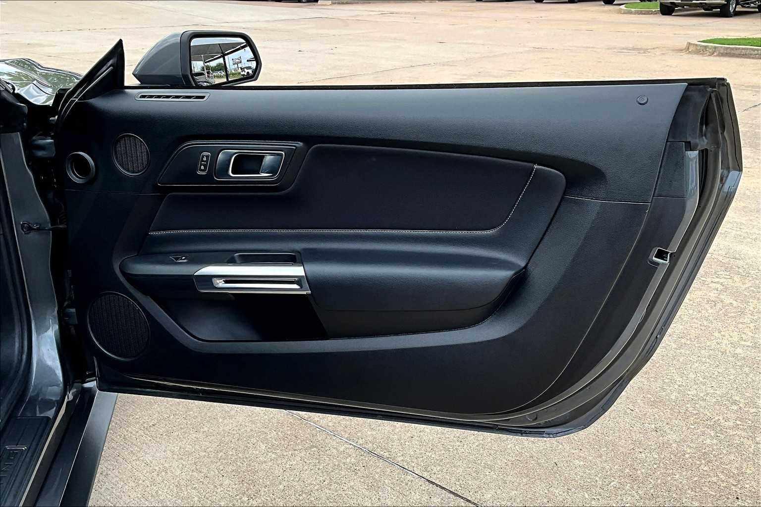 2021 Ford Mustang EcoBoost photo 21