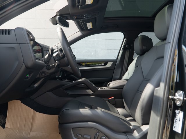 2026 Porsche Cayenne photo 16