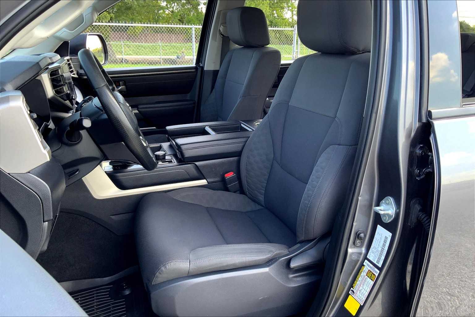 2023 Toyota Tundra SR5 CrewMax photo 7