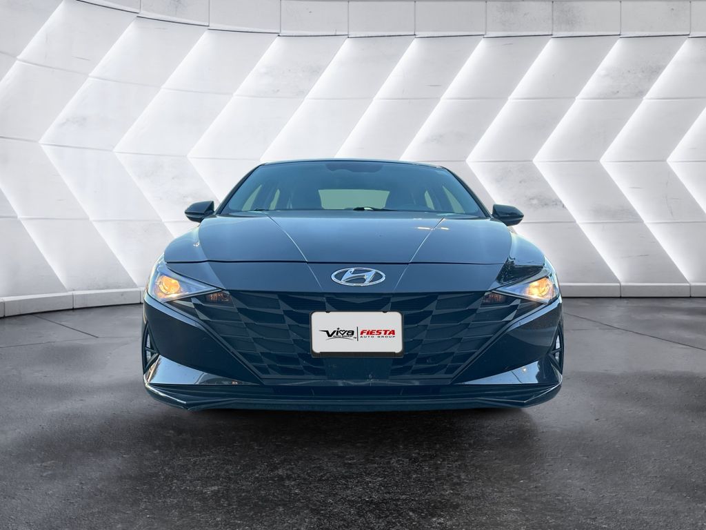 2023 Hyundai Elantra SEL photo 2