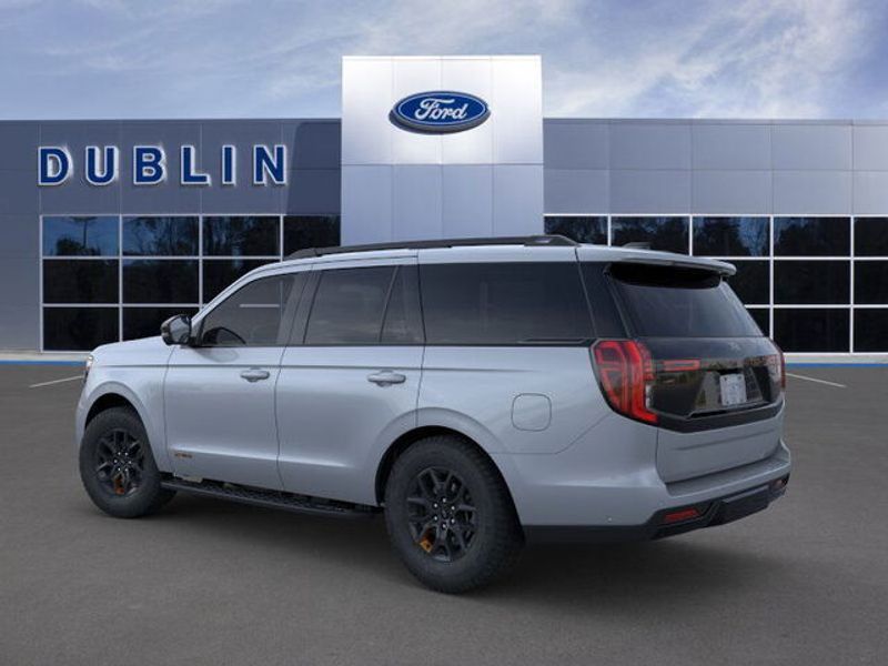 2025 Ford Expedition photo 4