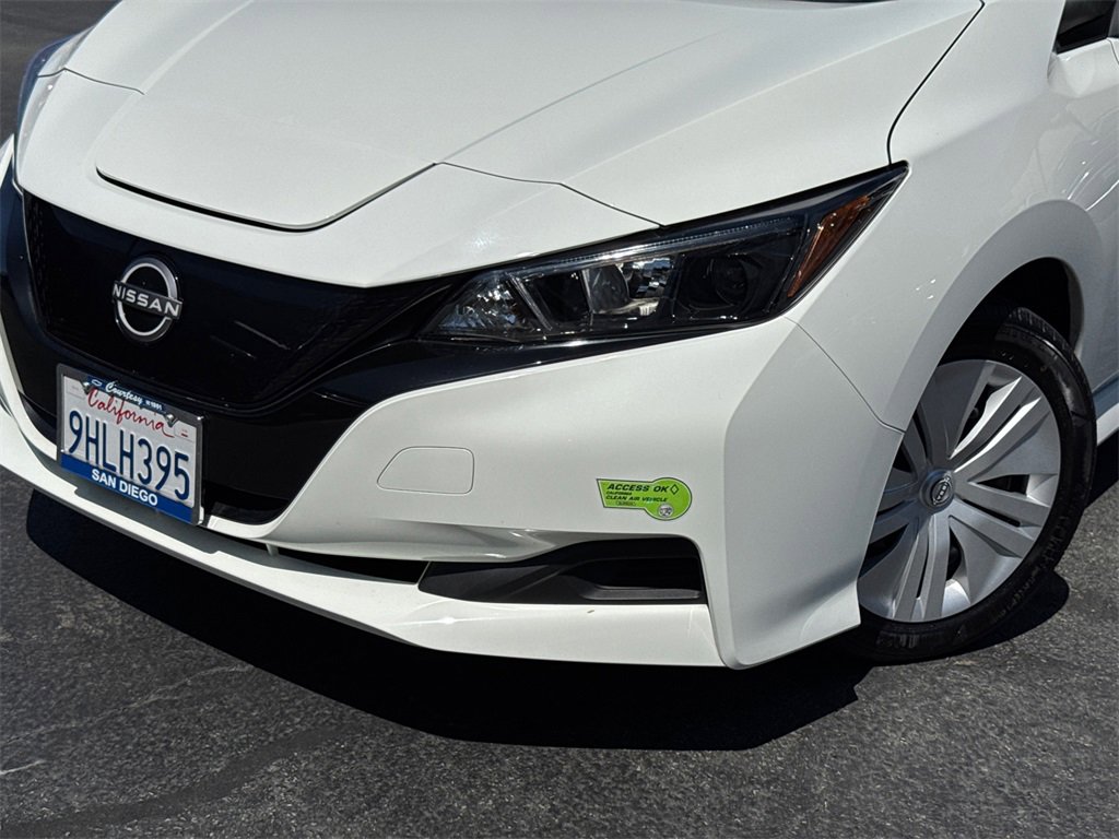 2023 Nissan Leaf S photo 2