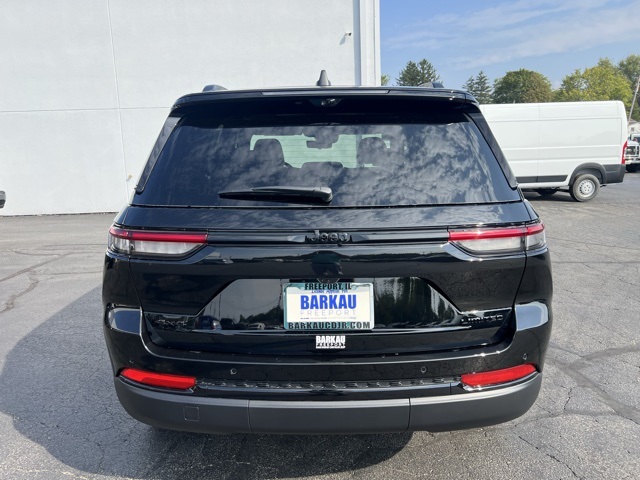 2025 Jeep Grand Cherokee Limited photo 4