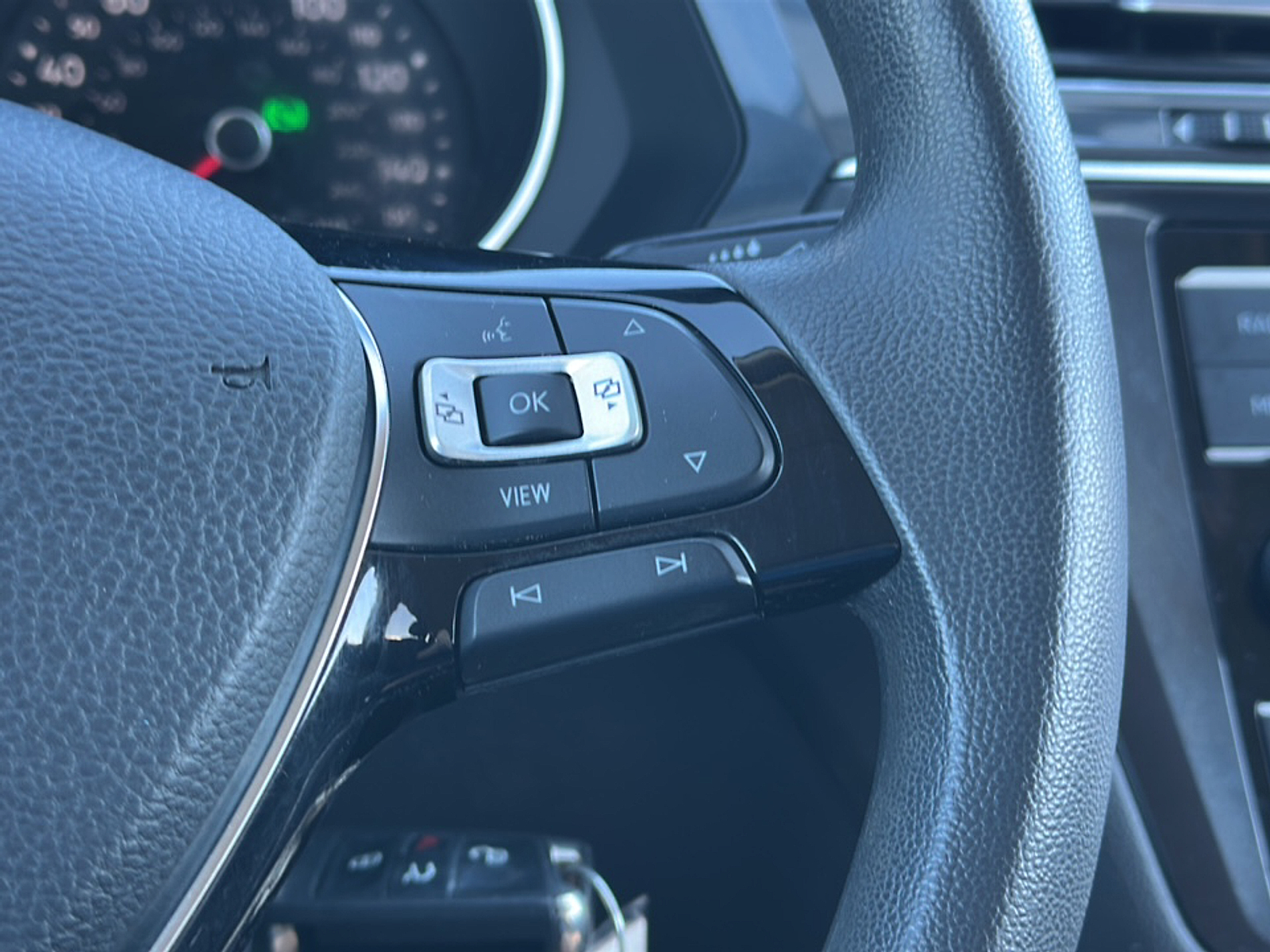 2021 Volkswagen Tiguan S photo 12
