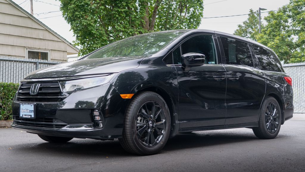2023 Honda Odyssey Sport photo 2