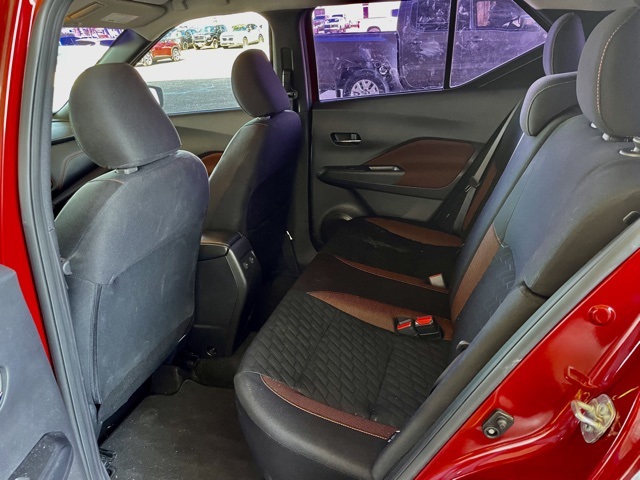2023 Nissan Kicks SR photo 9
