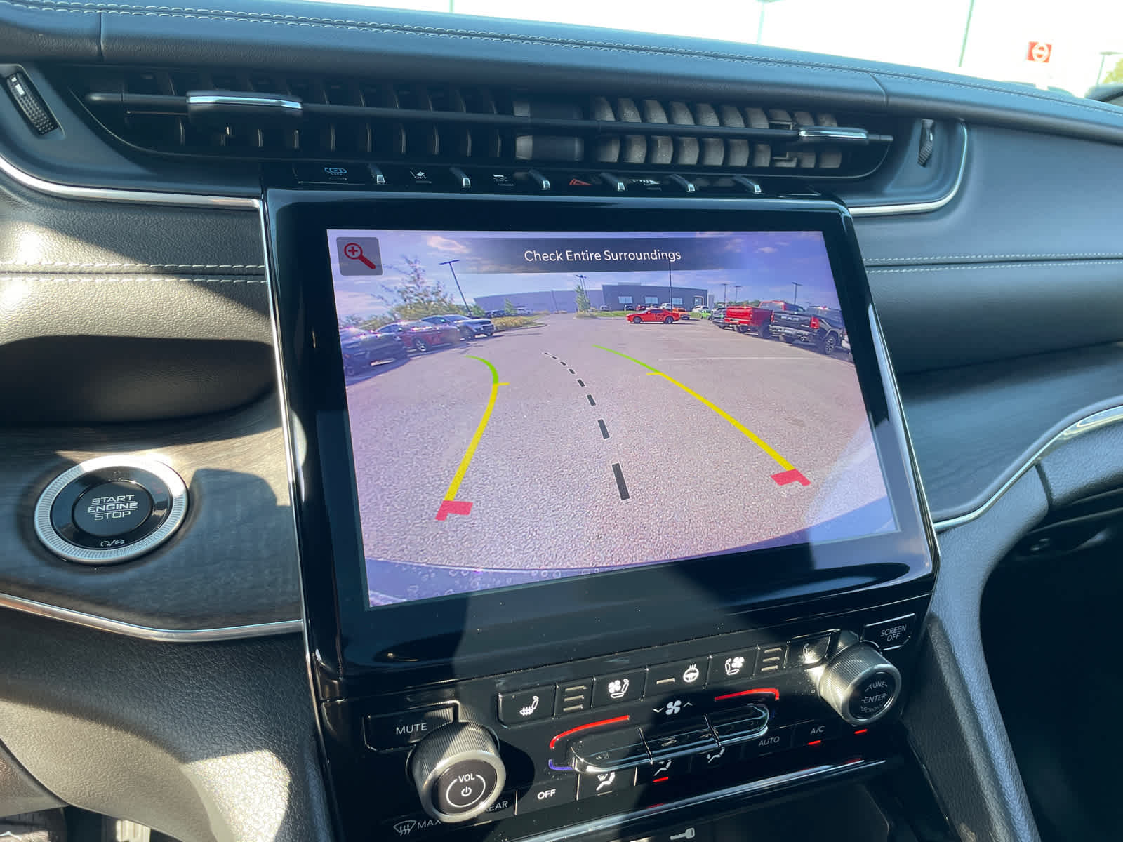 2023 Jeep Cherokee Overland 4xe photo 22