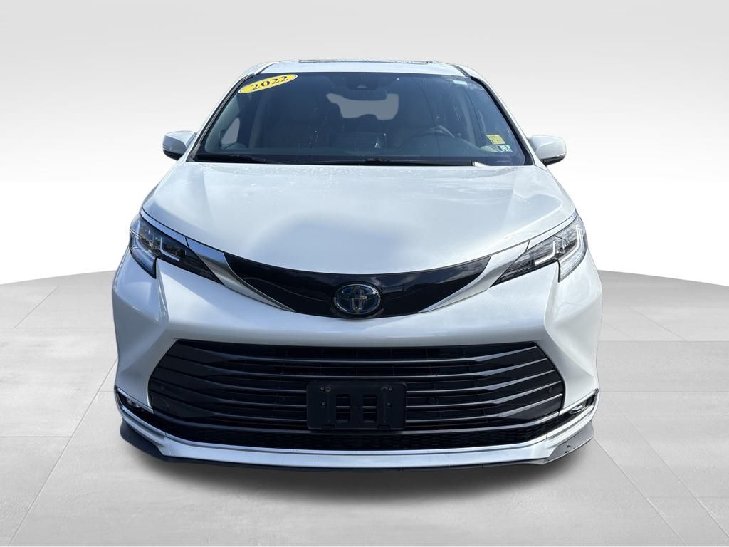 2022 Toyota Sienna Limited photo 8