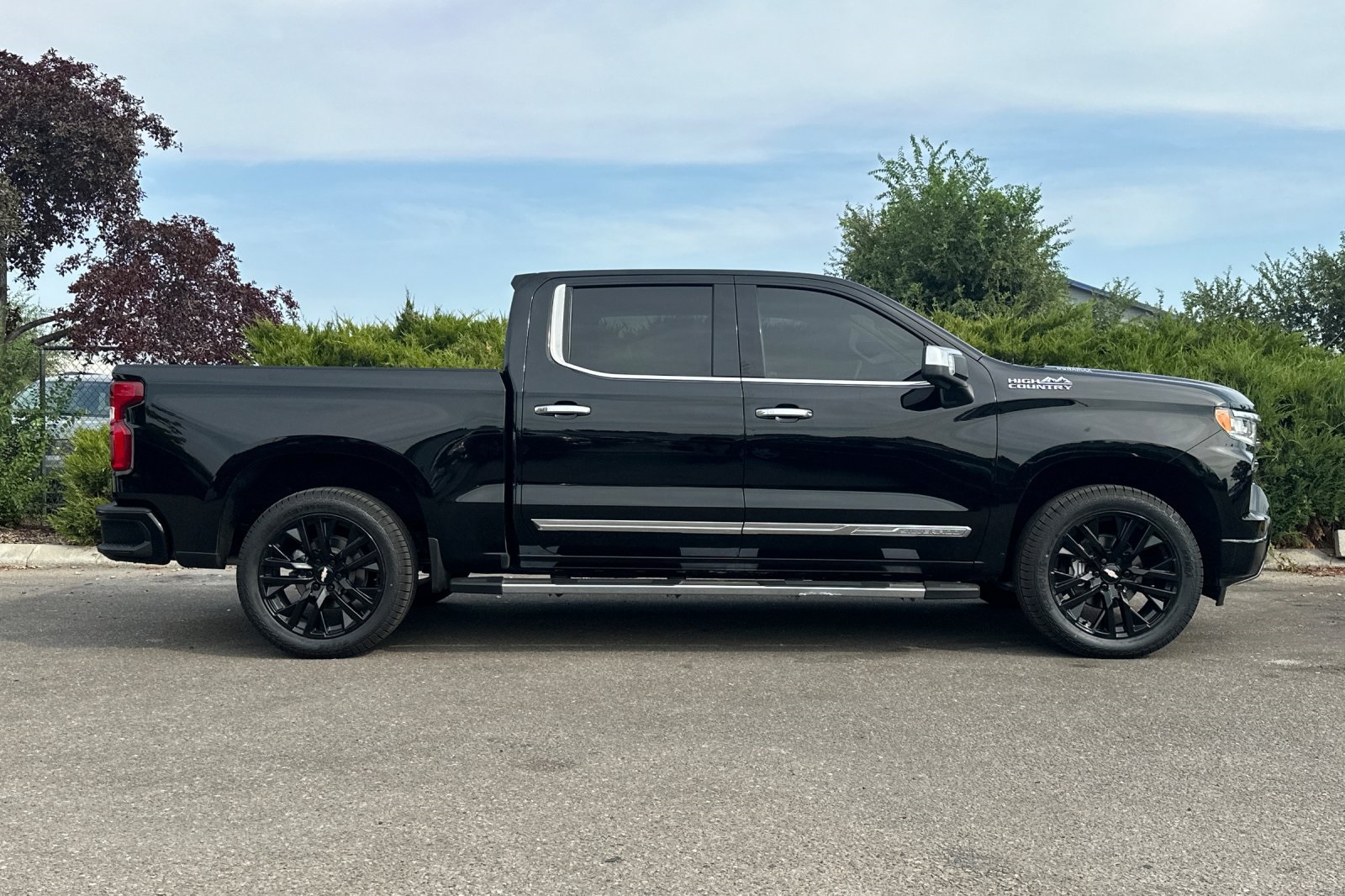 2024 Chevrolet Silverado 1500 High Country photo 3