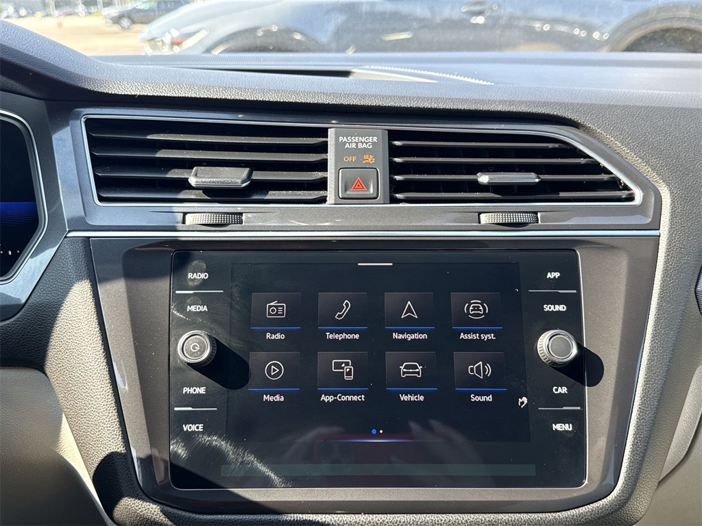 2023 Volkswagen Tiguan SE R-Line Black photo 18