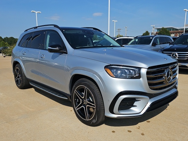 2026 Mercedes Benz GLS 450 4MATIC photo 2