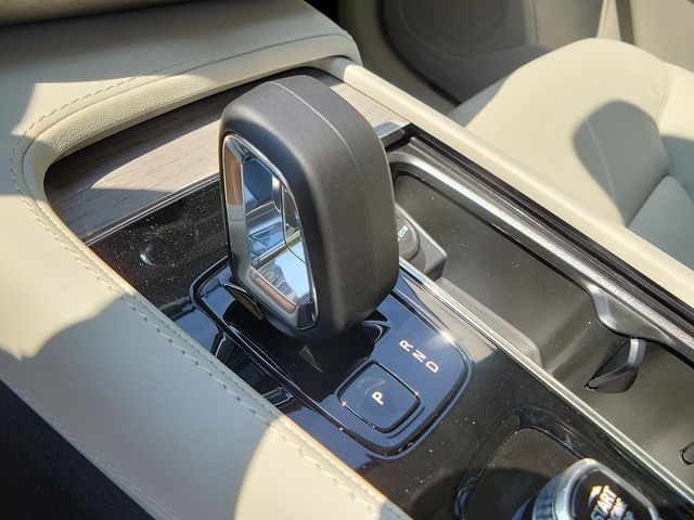 2025 Volvo XC90 AWD Plus photo 11