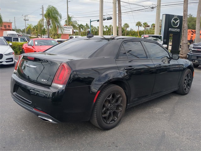 2018 Chrysler 300 S photo 4