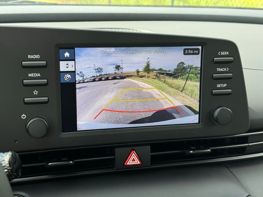 2025 Hyundai Elantra SEL Sport photo 2