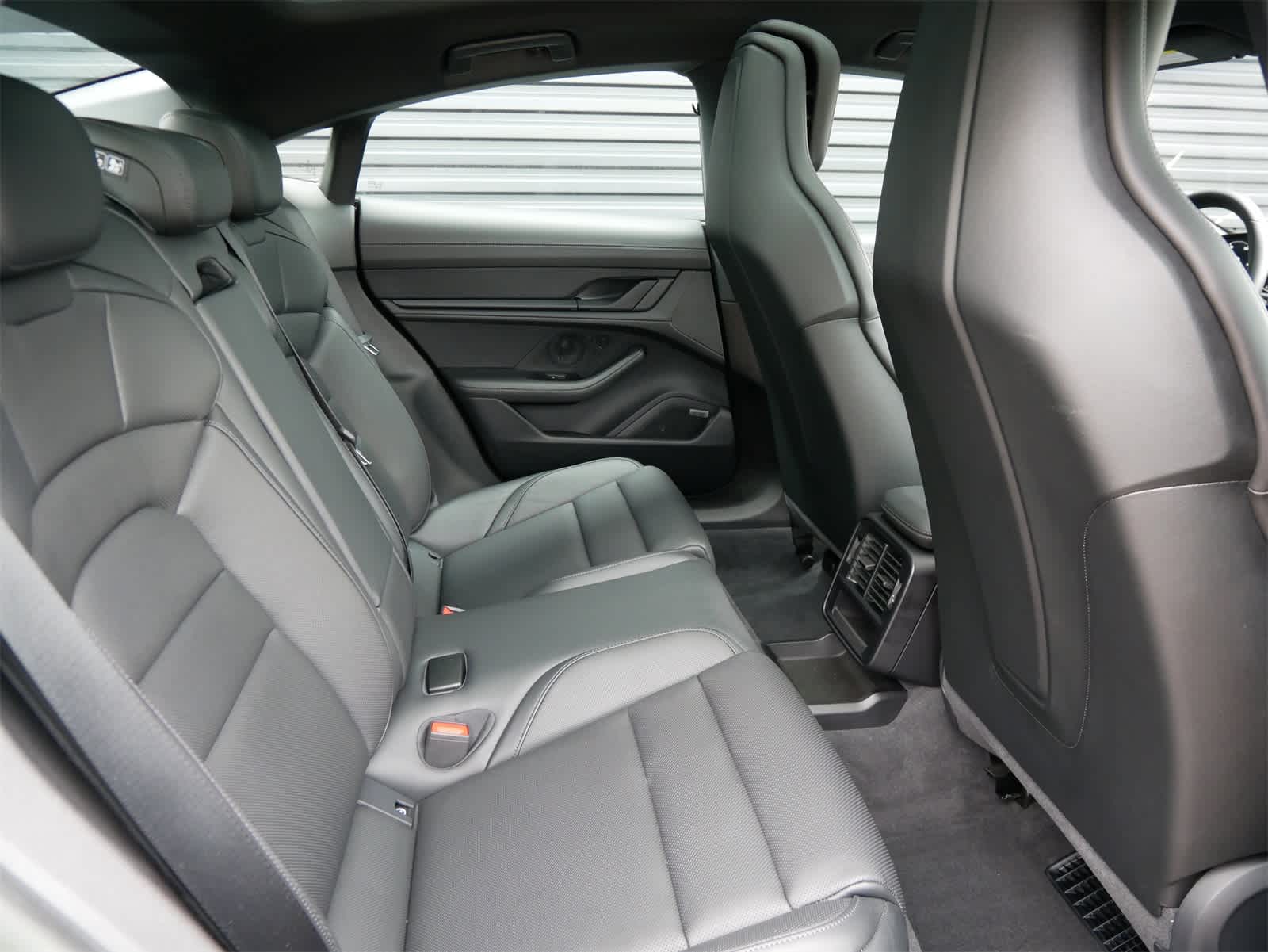 2023 Porsche Taycan photo 23