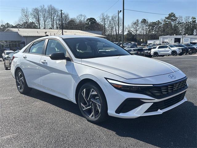 2025 Hyundai Elantra SEL Sport photo 2