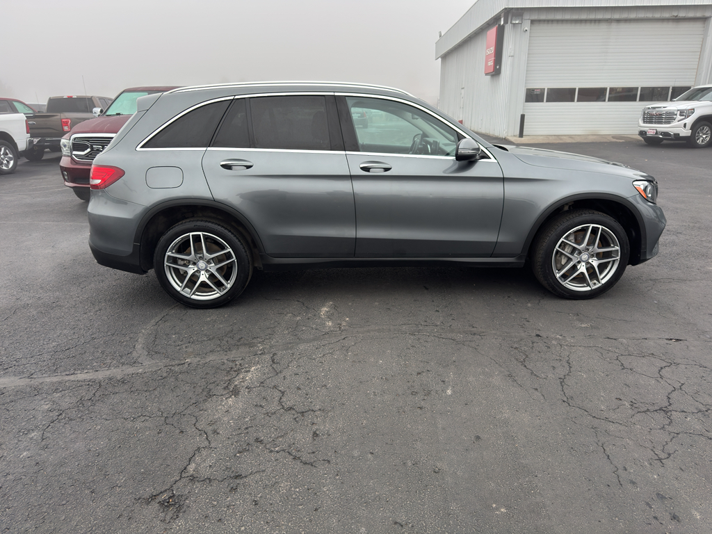 2016 Mercedes Benz GLC 300 photo 4