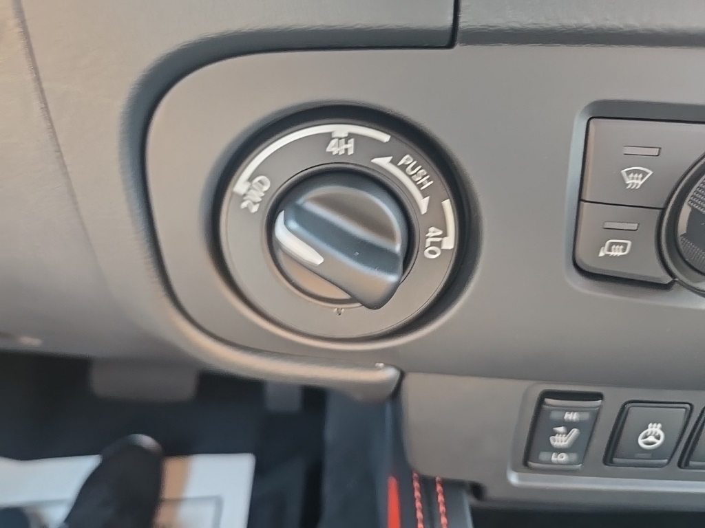 2026 Nissan Frontier Crew Cab PRO-4X photo 18