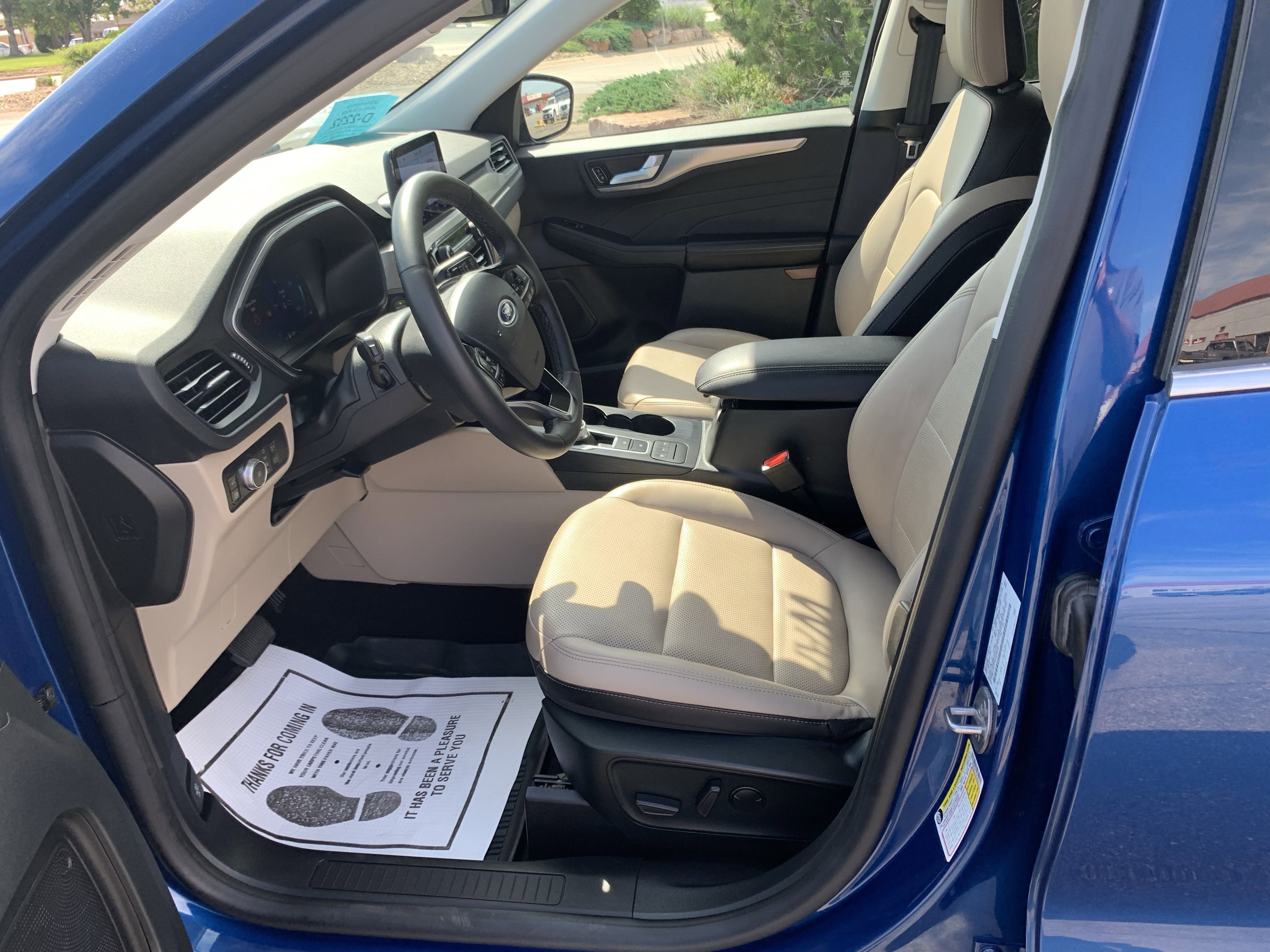 2022 Ford Escape Titanium Plug-In Hybrid photo 3