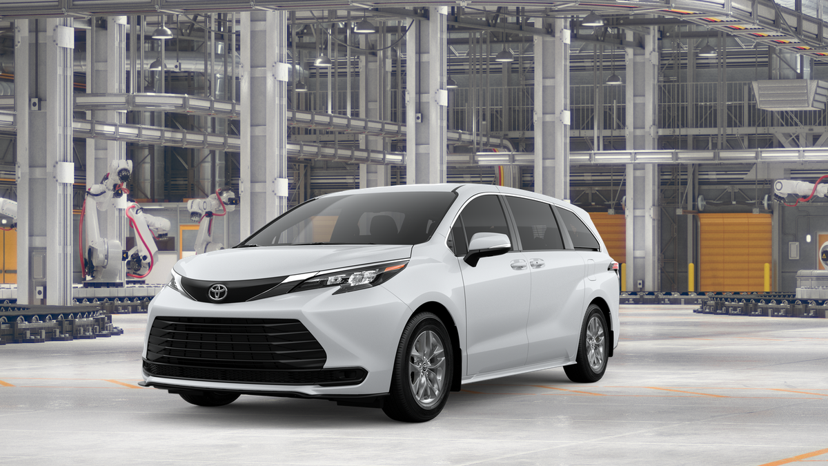 2026 Toyota Sienna LE's photo