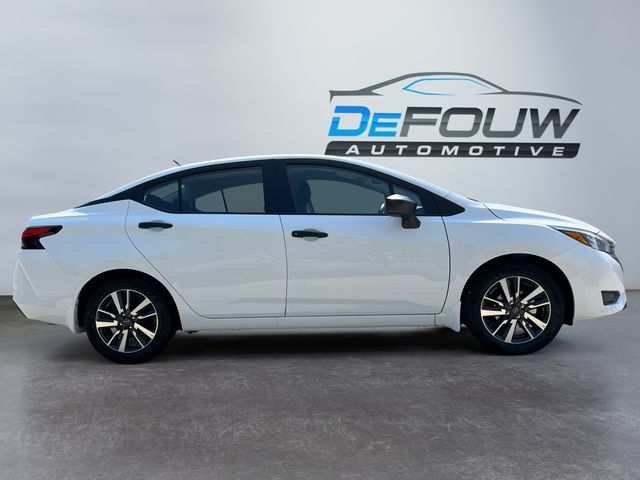 2025 Nissan Versa 1.6 S photo 2
