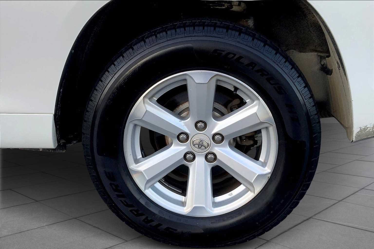 2010 Toyota Highlander Base photo 8