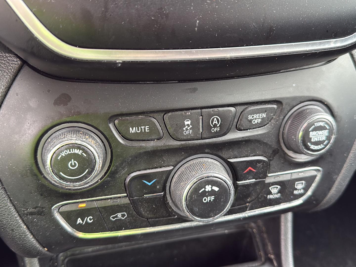 2019 Jeep Cherokee Latitude photo 13