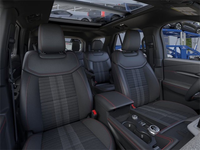 2025 Ford Explorer ST-Line photo 6