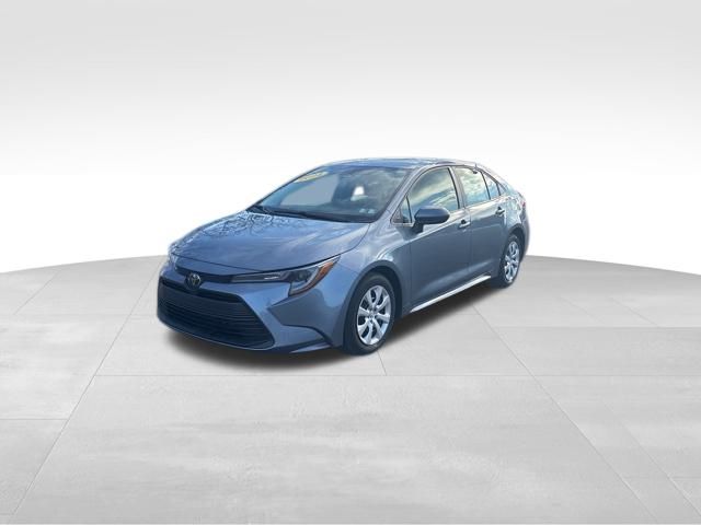 2024 Toyota Corolla LE's photo