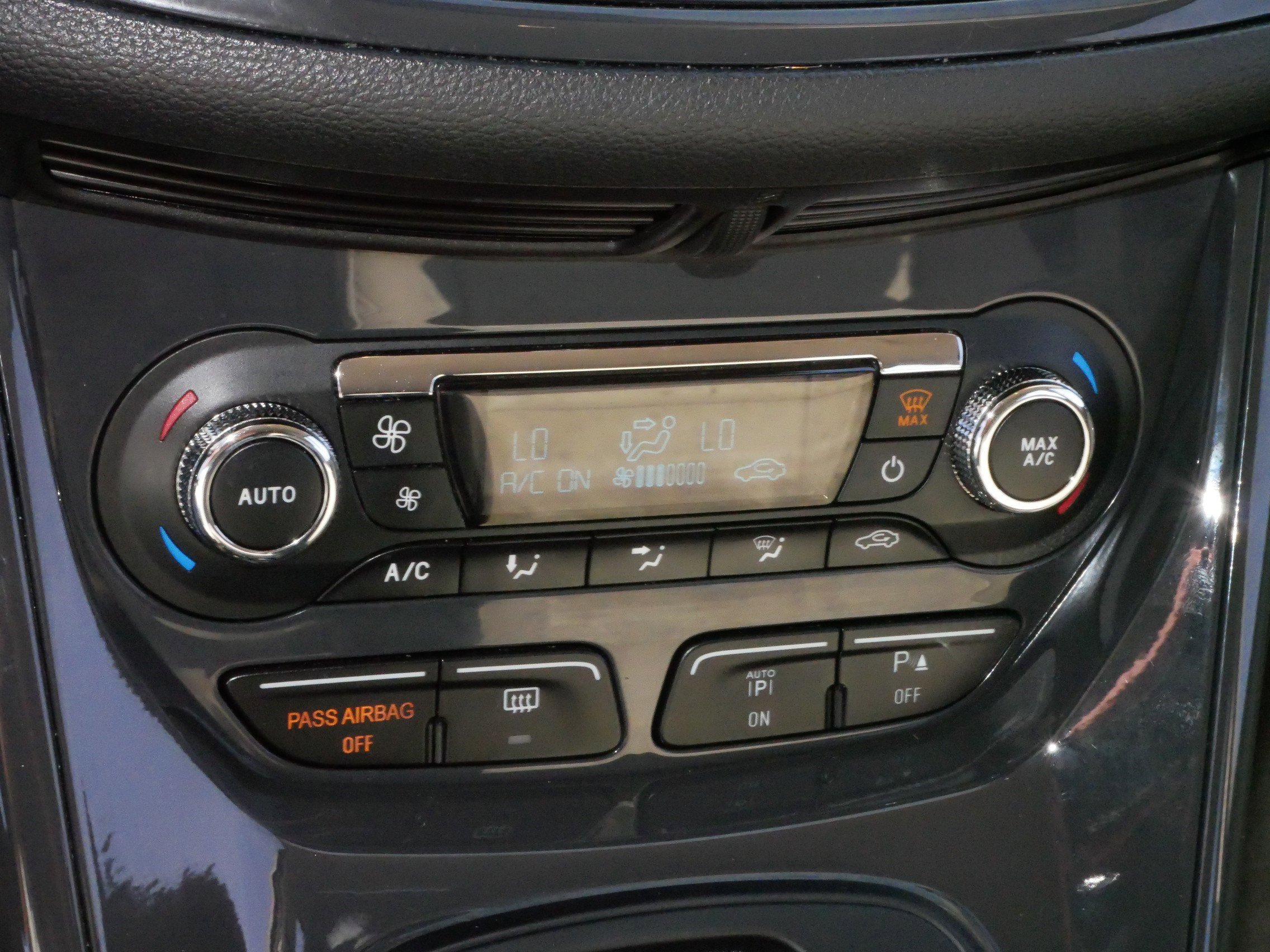 2016 Ford Escape Titanium photo 18