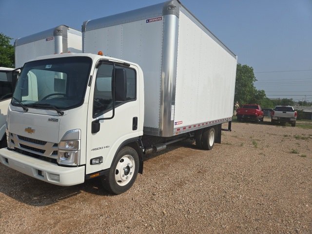 2025 Chevrolet Silverado 4500HD photo 2