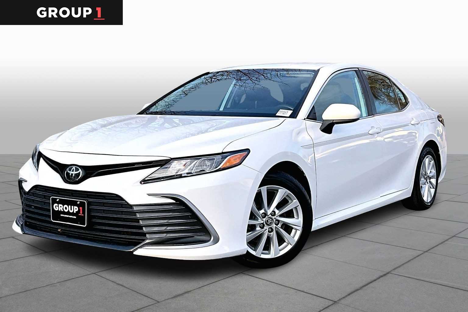 2023 Toyota Camry LE's photo