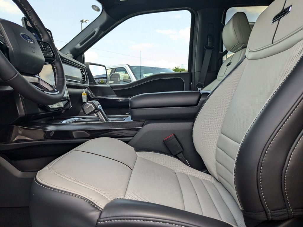 2025 Ford F-150 Lightning Platinum photo 14
