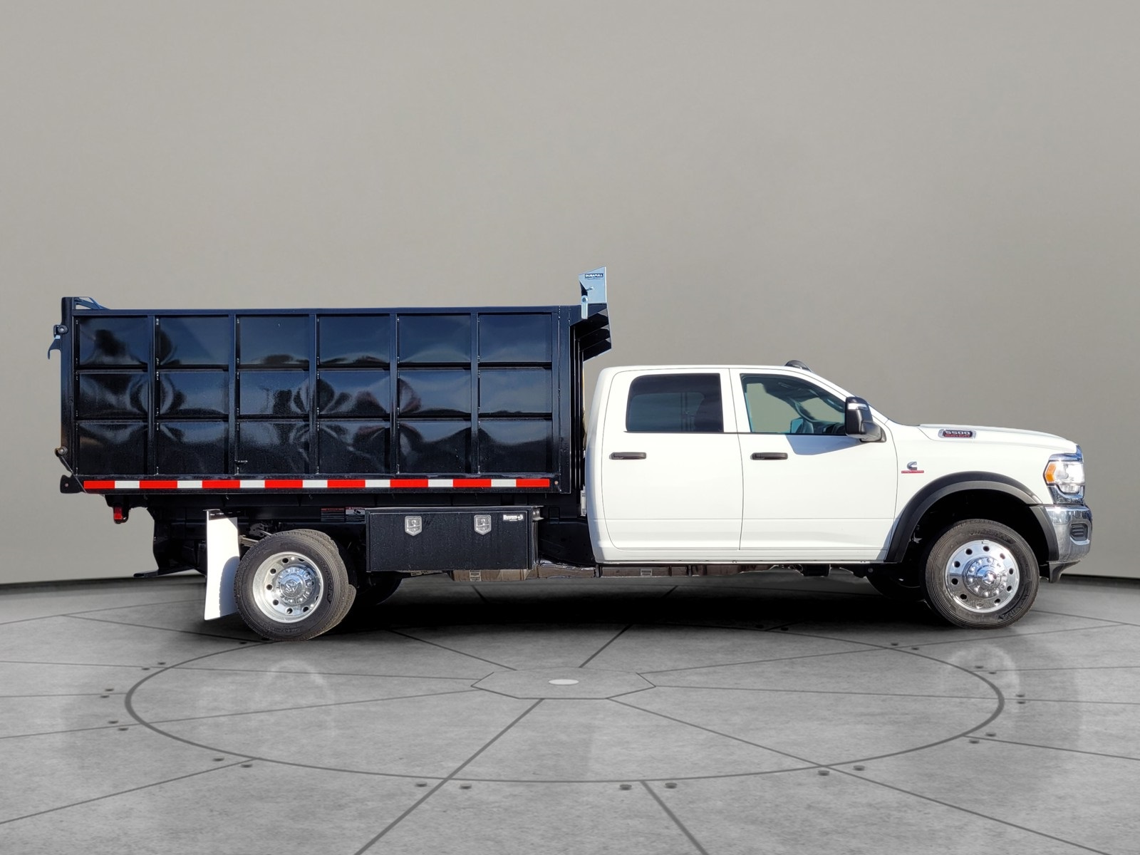 2024 Ram 5500 Tradesman photo 2