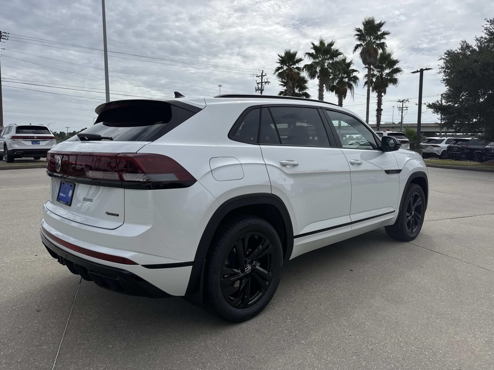 2026 Volkswagen Atlas Cross Sport SEL R-Line photo 3