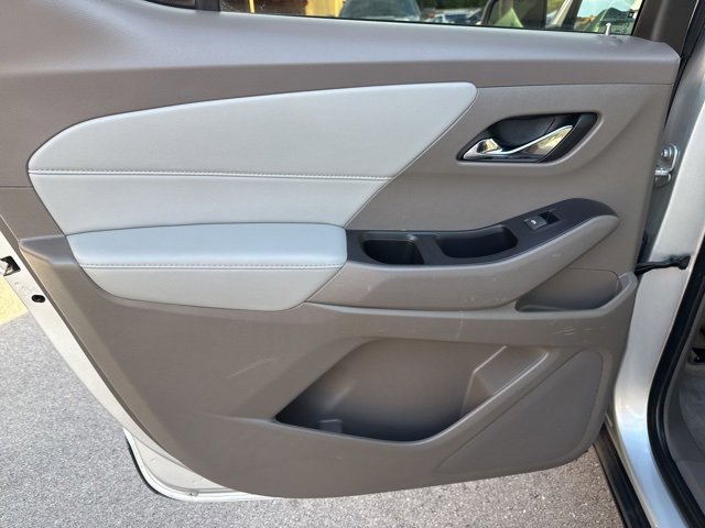 2021 Chevrolet Traverse Cloth photo 16