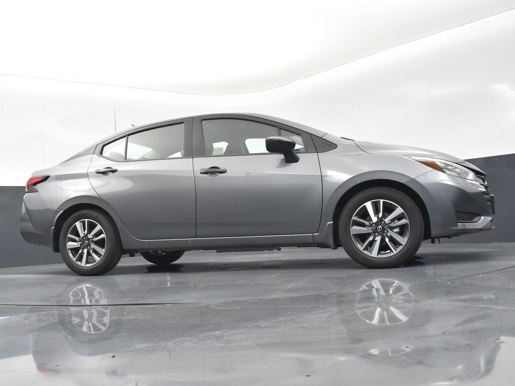 2025 Nissan Versa 1.6 S photo 27