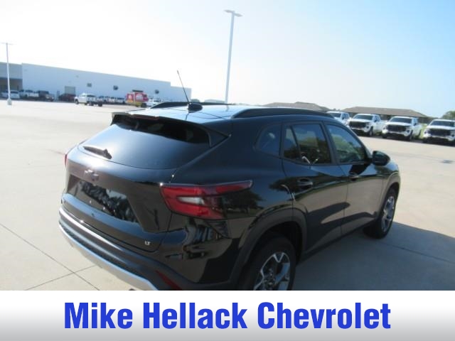 2025 Chevrolet Trax LT photo 7