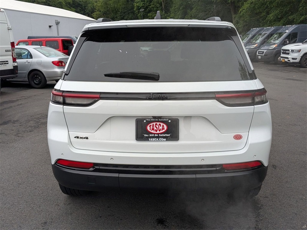 2023 Jeep Grand Cherokee Altitude photo 2