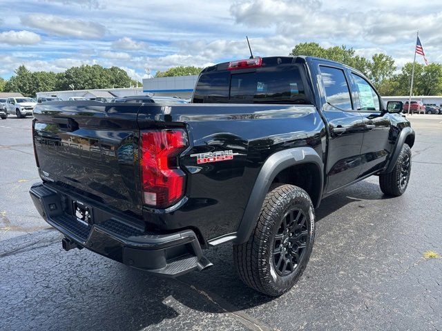 2025 Chevrolet Colorado Trail Boss photo 2