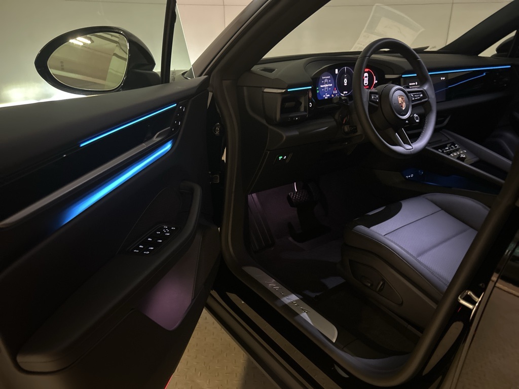 2025 Porsche Macan Electric 4 photo 26