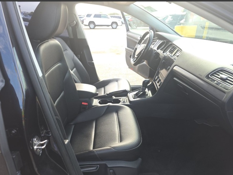 2018 Volkswagen Golf SportWagen SE photo 11