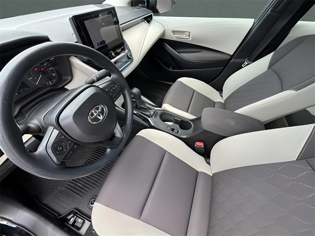2025 Toyota Corolla LE photo 10