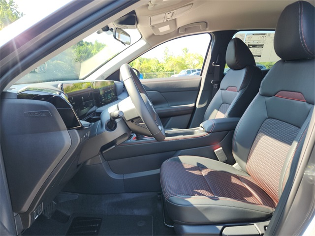 2025 Nissan Kicks SR photo 4