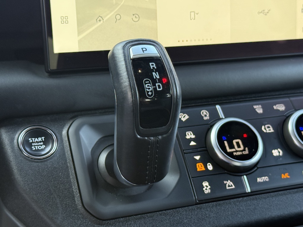 2023 Land Rover Defender 110 photo 19