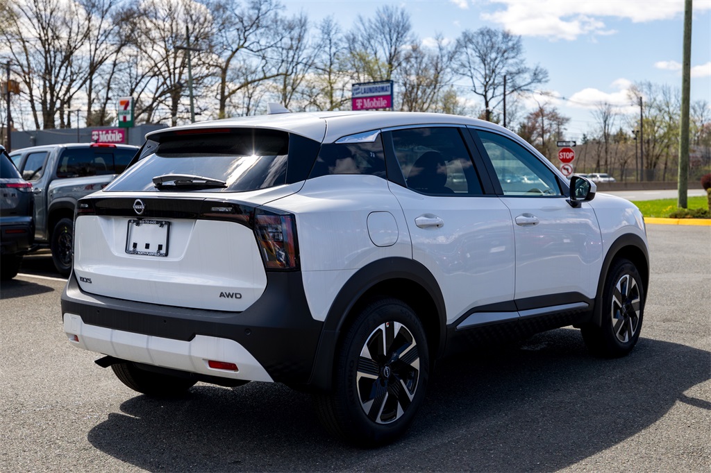 2025 Nissan Kicks SV photo 5
