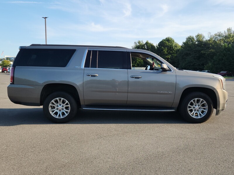 2019 Gmc Yukon XL SLT photo 2