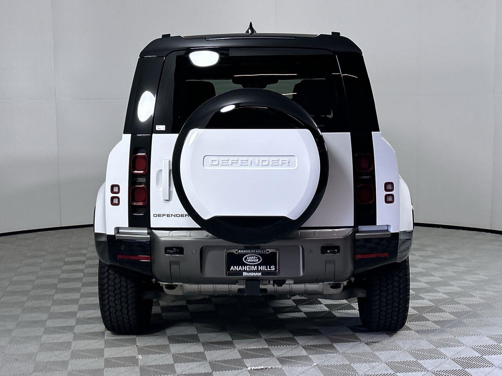 2025 Land Rover Defender 110 X-Dynamic SE photo 4